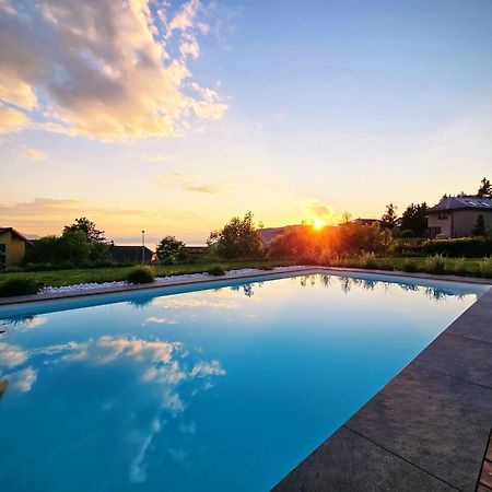 Montreux Holiday Home Luaran gambar