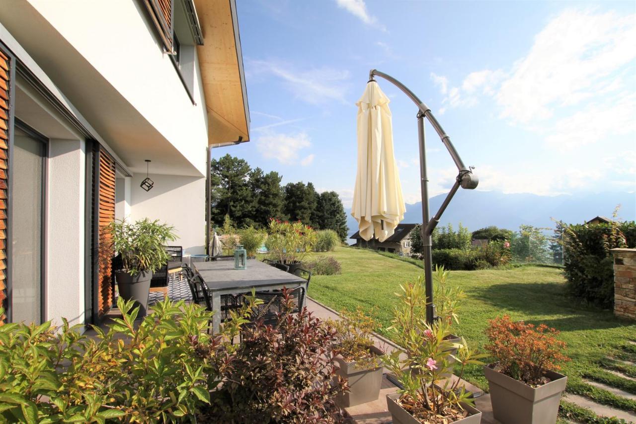 Montreux Holiday Home Luaran gambar