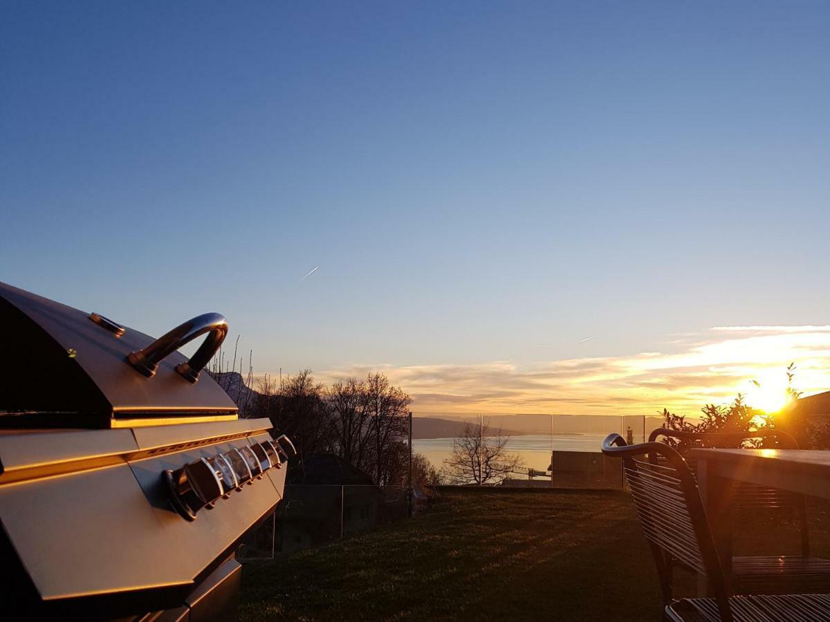Montreux Holiday Home Luaran gambar